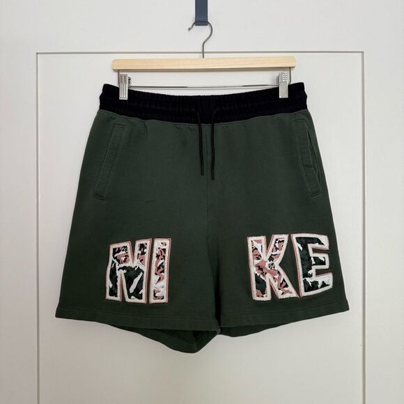 Nike Shorts 4.5'' Mens Sz L Green Fleece Plush Logo Sportswear Activewear Rare! - Picture 1 of 12